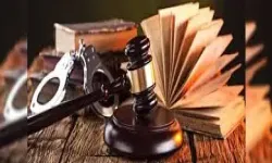Quashing of FIR -- Allegation of Voyeurism -- Ingredients not made out on solitary private message